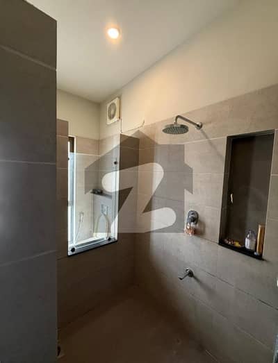 ڈی ایچ اے فیز 8 ڈی ایچ اے ڈیفینس,کراچی میں 6 کمروں کا 1 کنال مکان 6.0 لاکھ میں کرایہ پر دستیاب ہے۔