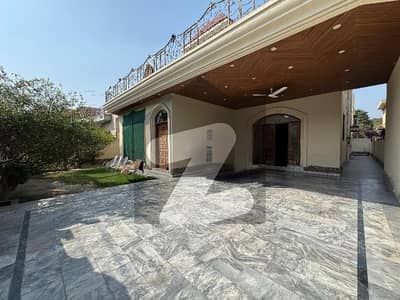 Beautiful One Kanal Well Maintained House For Sale DHA Phase 3 Lahore