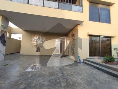 ڈی ایچ اے فیز 8 ڈی ایچ اے ڈیفینس,کراچی میں 6 کمروں کا 1 کنال مکان 17.0 کروڑ میں برائے فروخت۔