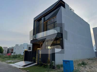 ڈی ایچ اے 9 ٹاؤن ڈیفنس (ڈی ایچ اے),لاہور میں 3 کمروں کا 5 مرلہ مکان 3.2 کروڑ میں برائے فروخت۔