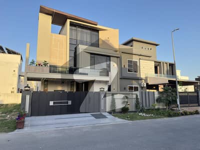 سٹی ہاؤسنگ سوسائٹی گوجرانوالہ میں 6 کمروں کا 10 مرلہ مکان 4.6 کروڑ میں برائے فروخت۔