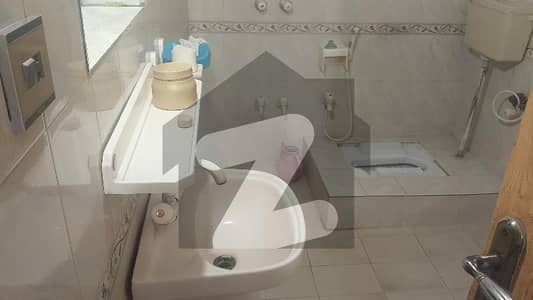 حیات آباد فیز 3 - کے2 حیات آباد فیز 3,حیات آباد,پشاور میں 2 کمروں کا 10 مرلہ مکان 55.0 ہزار میں کرایہ پر دستیاب ہے۔