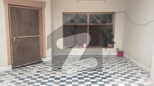 حیات آباد فیز 3 - کے2 حیات آباد فیز 3,حیات آباد,پشاور میں 2 کمروں کا 10 مرلہ مکان 55.0 ہزار میں کرایہ پر دستیاب ہے۔