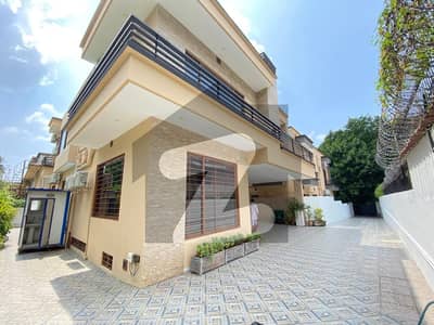 ایف ۔ 7 اسلام آباد میں 7 کمروں کا 1 کنال مکان 13.5 لاکھ میں کرایہ پر دستیاب ہے۔