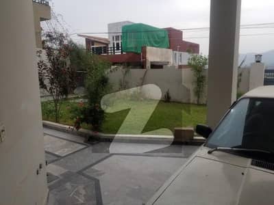 بنی گالہ اسلام آباد میں 9 کمروں کا 1 کنال مکان 2.9 لاکھ میں کرایہ پر دستیاب ہے۔