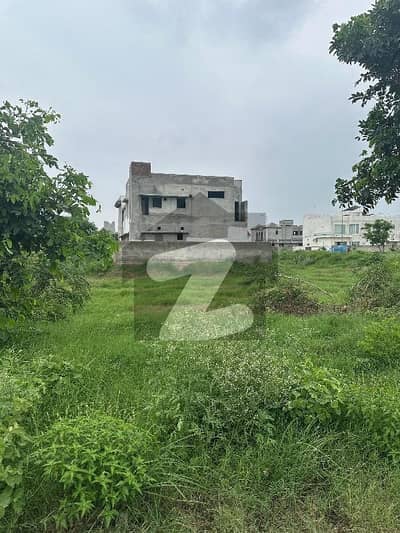 ڈی ایچ اے فیز 7 - بلاک پی فیز 7,ڈیفنس (ڈی ایچ اے),لاہور میں 2 کنال رہائشی پلاٹ 5.75 کروڑ میں برائے فروخت۔