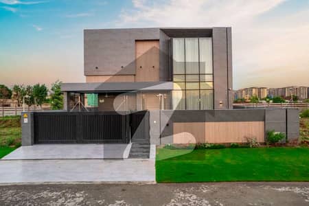 Slightly Used 1 Kanal Modern Design Eyes Catching House