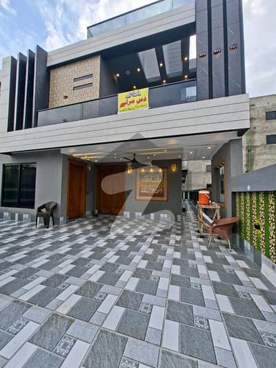 *Prime Location, Perfect Home: 10 Marla House in A l Jalil Garden*