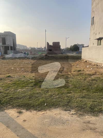 ڈی ایچ اے فیز9 پریزم - بلاک اے ڈی ایچ اے فیز9 پریزم,ڈی ایچ اے ڈیفینس,لاہور میں 1 کنال رہائشی پلاٹ 2.65 کروڑ میں برائے فروخت۔