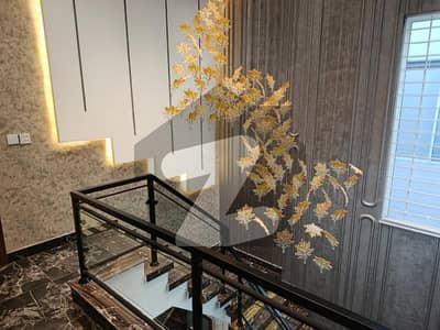 بحریہ ٹاؤن جینیپر بلاک بحریہ ٹاؤن سیکٹر سی,بحریہ ٹاؤن,لاہور میں 5 کمروں کا 10 مرلہ مکان 4.5 کروڑ میں برائے فروخت۔