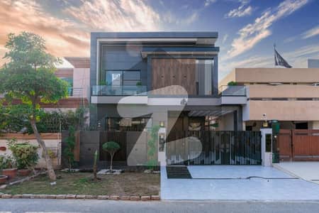 Near To Park 10 Marla Modern Design Luxury House