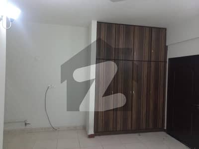 Prime Location In Askari 11 - Sector B Apartments Flat Sized 10 Marla For sale