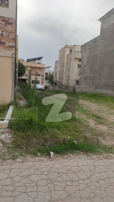 بحریہ ٹاؤن فیز 8 ۔ عمر بلاک بحریہ ٹاؤن فیز 8 ۔ سفاری ویلی,بحریہ ٹاؤن فیز 8,بحریہ ٹاؤن راولپنڈی,راولپنڈی میں 7 مرلہ رہائشی پلاٹ 88.0 لاکھ میں برائے فروخت۔