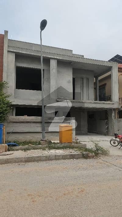 بحریہ ٹاؤن فیز 8 ۔ بلاک ایف بحریہ ٹاؤن فیز 8,بحریہ ٹاؤن راولپنڈی,راولپنڈی میں 5 کمروں کا 11 مرلہ مکان 2.85 کروڑ میں برائے فروخت۔