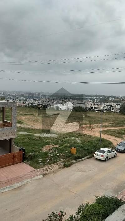 بحریہ ٹاؤن فیز 8 بحریہ ٹاؤن راولپنڈی,راولپنڈی میں 10 مرلہ رہائشی پلاٹ 1.2 کروڑ میں برائے فروخت۔