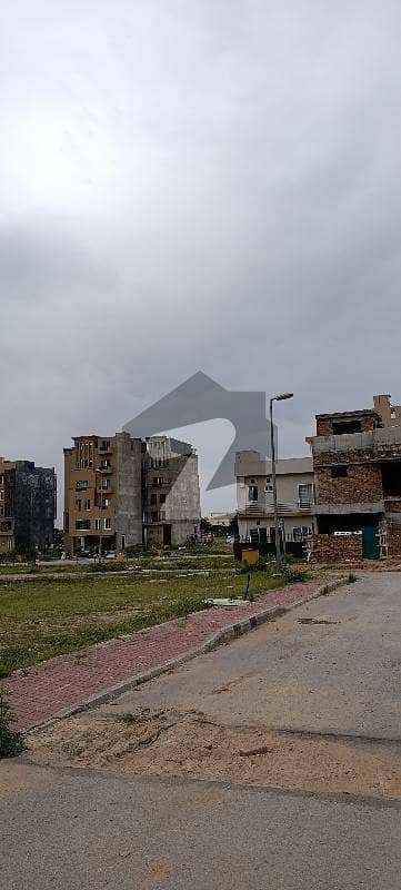 Prime 5 Marla Plot for Sale in E1 Block Phase 8 Bahria Town Ideal Location!