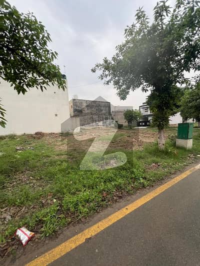 نیو لاهور سٹی لاہور میں 7 مرلہ رہائشی پلاٹ 64.0 لاکھ میں برائے فروخت۔