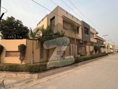 1 kanal Beautiful house available for sale