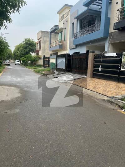 نیو لاهور سٹی لاہور میں 3 مرلہ رہائشی پلاٹ 26.0 لاکھ میں برائے فروخت۔