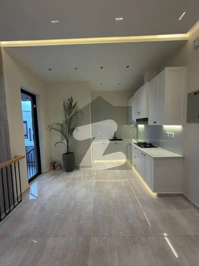 بحریہ گرینز۔ اوورسیز انکلیو - سیکٹر 7 بحریہ گرینز۔ اوورسیز انکلیو,بحریہ ٹاؤن فیز 8,بحریہ ٹاؤن راولپنڈی,راولپنڈی میں 5 کمروں کا 10 مرلہ مکان 5.95 کروڑ میں برائے فروخت۔