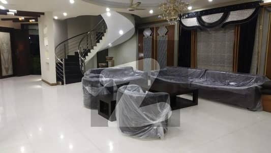 DHA PHASE 5 PROME LOCATION NEAR ZAMZAMA PARK 500 YARDS 6 BEDROOMS SLIGHTLY USE WEST OPEN BUNGALOW IS UP FOR URGENT SALE