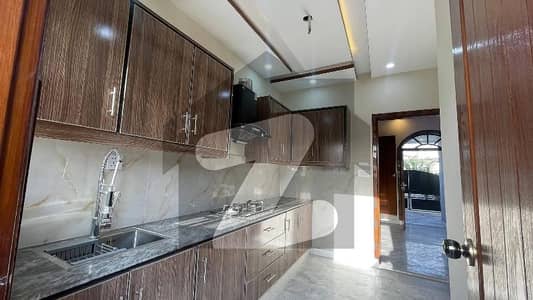 سینٹرل پارک ہاؤسنگ سکیم لاہور میں 2 کمروں کا 5 مرلہ بالائی پورشن 38.0 ہزار میں کرایہ پر دستیاب ہے۔