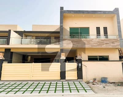 Chance Deal 300 Sq Yards Park Facing (Brigadier House)