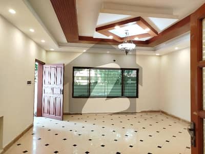 ایف ۔ 10 اسلام آباد میں 7 کمروں کا 1 کنال مکان 4.5 لاکھ میں کرایہ پر دستیاب ہے۔