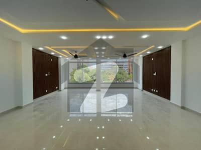 آئی ۔ 8 مرکز آئی ۔ 8,اسلام آباد میں 5 مرلہ Studio دفتر 3.3 لاکھ میں کرایہ پر دستیاب ہے۔