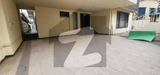 LUXURIOUS HOUSE FOR RENT IN F-7