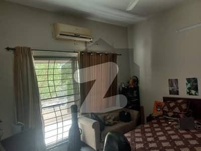 12 Marla 5 Bedrooms House For Sale.