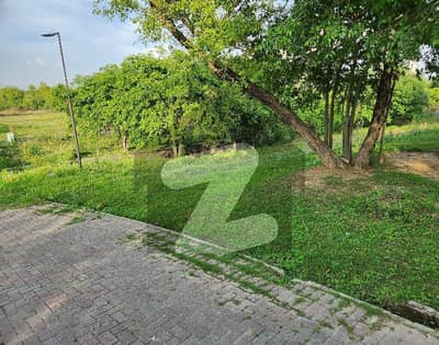 ایف ۔ 8 اسلام آباد میں 2 کنال رہائشی پلاٹ 52.0 کروڑ میں برائے فروخت۔