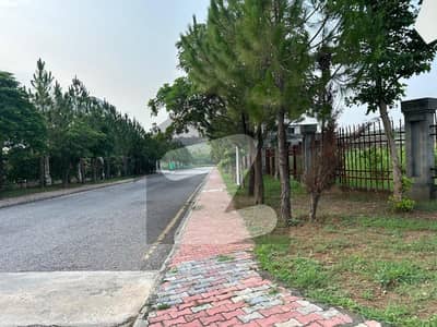 گلبرگ گرینز - ایگزیکٹو بلاک گلبرگ گرینز,گلبرگ,اسلام آباد میں 4 کنال رہائشی پلاٹ 6.15 کروڑ میں برائے فروخت۔