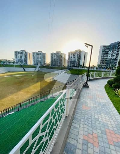 10 Marla 3 Bedrooms Park view Flat For Sale.