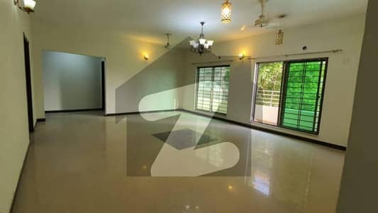 10 Marla 3 Bedrooms Investor Price Flat For Sale