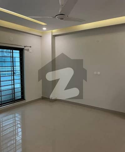 10 Marla Park View 3 Bedrooms Flat For Sale.