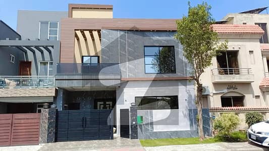 بحریہ آرچرڈ لاہور میں 3 کمروں کا 5 مرلہ مکان 2.25 کروڑ میں برائے فروخت۔