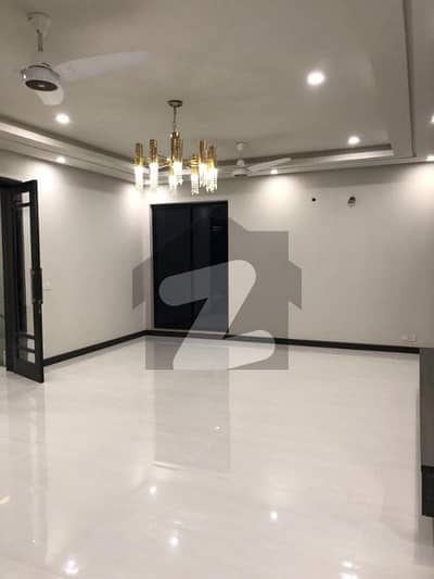 ویلینشیاء ہاؤسنگ سوسائٹی لاہور میں 5 کمروں کا 1 کنال مکان 6.5 کروڑ میں برائے فروخت۔