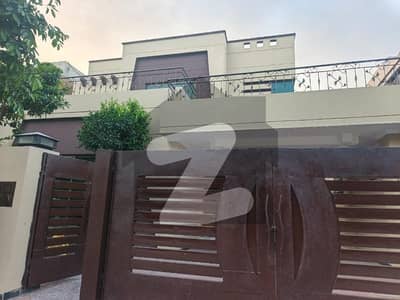 ڈی ایچ اے فیز 4 ڈیفنس (ڈی ایچ اے),لاہور میں 4 کمروں کا 10 مرلہ مکان 1.8 لاکھ میں کرایہ پر دستیاب ہے۔