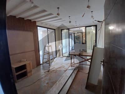 ڈی ایچ اے فیز 8 ڈی ایچ اے ڈیفینس,کراچی میں 7 مرلہ Studio دفتر 9.0 کروڑ میں برائے فروخت۔