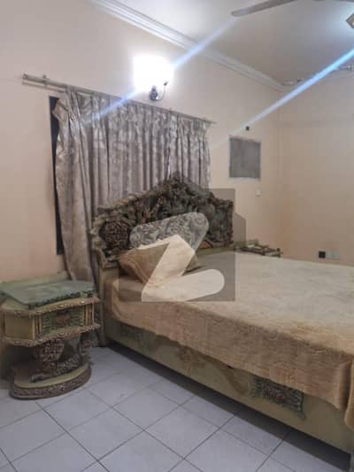 330 Sq Yard Town House For Rent
