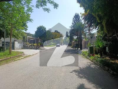 F 10 House Available 600 Square Yards With 1 Kanal Extra Land Close And Street.