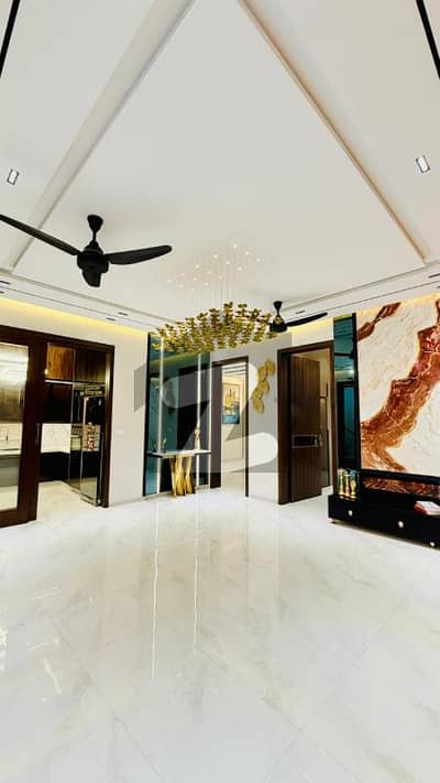 بحریہ ٹاؤن جینیپر بلاک بحریہ ٹاؤن سیکٹر سی,بحریہ ٹاؤن,لاہور میں 3 کمروں کا 10 مرلہ بالائی پورشن 65.0 ہزار میں کرایہ پر دستیاب ہے۔