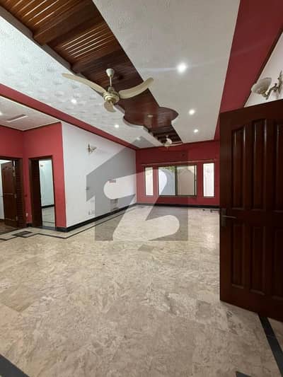 بنی گالہ اسلام آباد میں 3 کمروں کا 15 مرلہ زیریں پورشن 75.0 ہزار میں کرایہ پر دستیاب ہے۔