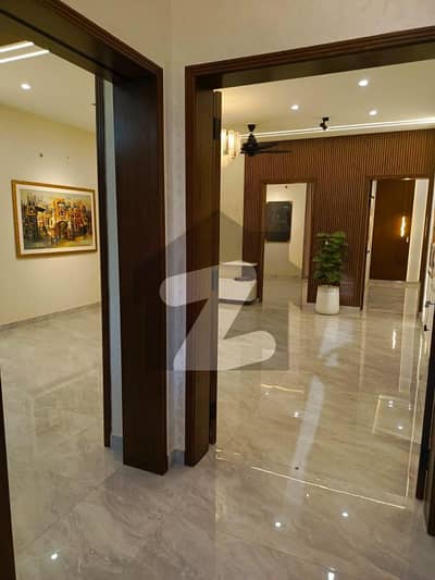 بحریہ ٹاؤن جینیپر بلاک بحریہ ٹاؤن سیکٹر سی,بحریہ ٹاؤن,لاہور میں 5 کمروں کا 10 مرلہ مکان 2.25 لاکھ میں کرایہ پر دستیاب ہے۔