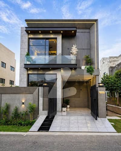 ڈی ایچ اے 9 ٹاؤن ۔ بلاک ڈی ڈی ایچ اے 9 ٹاؤن,ڈیفنس (ڈی ایچ اے),لاہور میں 3 کمروں کا 5 مرلہ مکان 2.69 کروڑ میں برائے فروخت۔