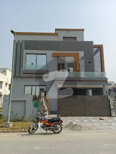 BRAND NEW HOUSE 8 MARLA AVAILABLE FOR RENT IN BAHRIA ORCHARD LAHORE