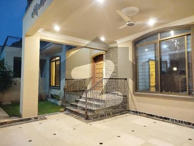 666 Square Yard Beautiful House For Rent in F10 with 9 Bedrooms