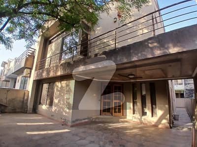 بحریہ ٹاؤن فیز 2 بحریہ ٹاؤن راولپنڈی,راولپنڈی میں 5 کمروں کا 10 مرلہ مکان 4.0 کروڑ میں برائے فروخت۔