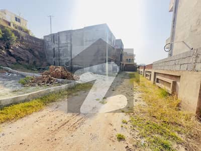 بنی گالہ اسلام آباد میں 10 مرلہ رہائشی پلاٹ 1.2 کروڑ میں برائے فروخت۔